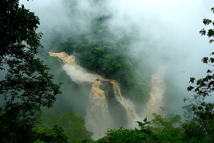 water fall image with fast shutter speed